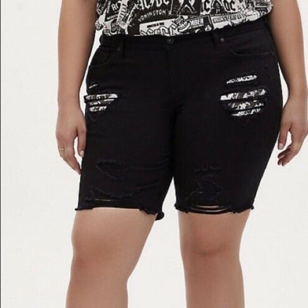Torrid AC/DC bermuda 10 inch shorts, new with tags